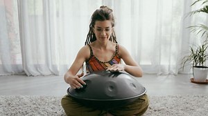 Le handpan, le nouvel instrument de musique qui attire toujours davantage