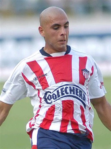 Ni más que decir, mira como jugaba ese Junior 2004 fue la primera experiencia en Copa Sudamericana, Junior eliminó a Millonarios, y al Alianza Atlético de Perú, llegando a Cuartos donde Internacional de Porto Alegre nos eliminó, aunque Junior mereció más, ese año no defraudo ya que salió campeón del Torneo Clausura 2004 en una de las mejores finales de la historia #junior #juniordebarranquilla #barranquilla #sodastereo #fyp