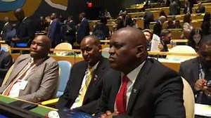 WATCH: President Masisi caught live on Facebook video fuming and threatening to "embarass them" over something we could not really tell because of poor sound of the video. Masisi is seen talking sternly with Deputy Permanent Secretary to the President Elias Magosi and Minister of Health and Wellness Alfred Madigela inside the UN General Assembly. The angry looking president kept mentioning the "High commissioner" and later asked about "flying machine". Masisi even threatened to cancel his trip t