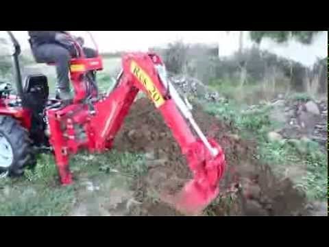 braccio retroescavatore con trattore carraro tigre 3200 CAVALLIECAVALLI SRL