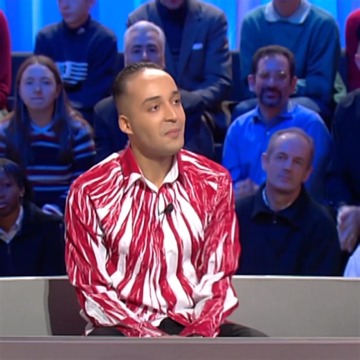 Après 5 mois au téléphone il découvre enfin le visage de son amour secret | Y'a que la vérité qui compte