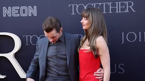 93K views · 403 reactions | Alison Brie and Dave Franco couldn't keep their hands off each other as the loved-up couple sizzled at the LA Premiere of Neon's "Together" | TooFab | Facebook