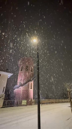 Torna la neve sulle Alpi anche a bassa quota, qui siamo e Levico terme, Trento, 500 m slm che spettacolo, Patrick dalla chat Telegram segnalazioni | Meteoscienza