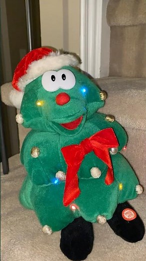 Rockin Robbie singing Christmas tree