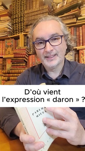 D’où vient l’expression « daron » ? Pour parler de ses parents, ou pour qualifier un vieux, comme moi, les jeunes emploient souvent l’expression de « daron ». Cela remonte au XVIIe siècle, où le daron désigne le maître de maison. Une maison parfois un peu particulière, car au XIXe siècle, le daron s’applique surtout au souteneur et au propriétaire d’une maison close. Voilà qui devrait donner à réfléchir aux jeunes un peu trop enclins à préférer « daron » au respectueux « monsieur mon père » « ma