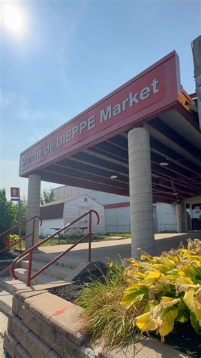 Tu penses connaître le Marché de Dieppe? Attends d’entendre l’histoire de son bâtiment! 📖 Joyeux 20e anniversaire! 🔗 Marché de Dieppe: www.marchedieppemarket.com -- Think you know the Dieppe Market? Wait until you hear about the building’s history! 📖 Happy 20th anniversary! 🔗 Dieppe Market: www.marchedieppemarket.com | Ville de / City of Dieppe
