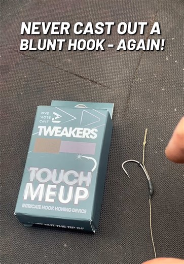 Blunt hooks = missed bites! 😤 The OMC Touch Me Up Hook Sharpener keeps your fishing hooks razor-sharp in seconds — whether you’re carp fishing, coarse fishing, or lure fishing. Compact, lightweight, and insanely easy to use, this hook sharpener restores damaged hooks instead of replacing them, saving you time and money on every session. More sharp hooks = better hook-ups = more fish on the bank 🐟🔥 If you’re serious about your fishing tackle, this is a must-have fishing accessory in your kit. 