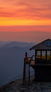 Ready for an epic road trip through Washington State? This 7-day itinerary covers everything from lush rainforests and rugged coastlines to towering volcanoes and stunning alpine views. 📌 ‘𝗦𝗮𝘃𝗲’ 𝘁𝗵𝗶𝘀 𝗽𝗼𝘀𝘁 𝗳𝗼𝗿 𝗽𝗹𝗮𝗻𝗻𝗶𝗻𝗴 𝗹𝗮𝘁𝗲𝗿! Day 1: Seattle to Olympic National Park - Hurricane Ridge Visitor Center - Lake Crescent - Hike to Sol Duc Falls - Stay at a hotel or campsite near Forks. Day 2: Olympic National Park - Cape Flattery - Hoh Rain Forest - Rialto Beach (Hole in the 