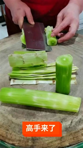 Preparing fresh celery sticks! 🥒✨ Perfect for a healthy snack. #FreshVibes #HealthyLiving | Reeta Eiser
