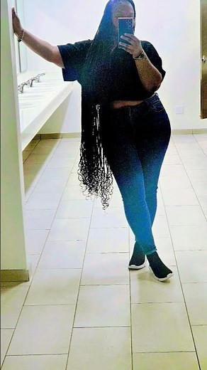 Tie those shirts up ladies!!