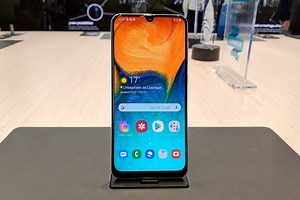 Samsung Galaxy A30, primeras impresiones: la gama media que ya no quiere parecer alta