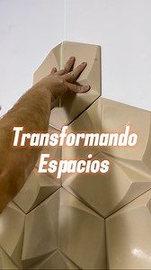 Simetria | Concreto Contemporáneo on Instagram: "✨♻️En simetría transformamos espacios desde la forma y el material. Cada instalación es una composición de textura, geometría y durabilidad. Concreto GFRC con color integral y diseño contemporáneo. #3dtiles #gfrc #concrete #concretedesign #architecturalconcrete #designinspiration #concreteart #interiordesign #concretogfrc #hechoenmexico"