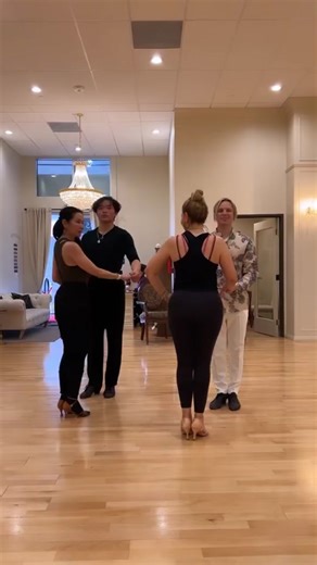 Jive - American Spin basic step - learn more with 📲