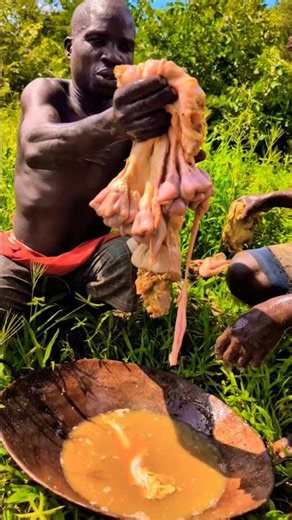 Hadzabe food preparation #sukuna #suku #viralshorts #africanhunters #hadzabetribe #hadzabehunters