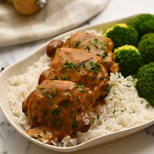 Recipe here: https://therecipecritic.com/crockpot-apricot-chicken/ Apricot chicken is a super easy and incredibly delicious dinner your whole family is going to love! Tender, juicy chicken covered in a sweet and savory glaze. It only takes 4 ingredients to make, and all you have to do is throw everything in your slow cooker! | Tried and True Recipes
