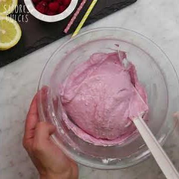 Pink Lemonade Cheesecake en un jarrito