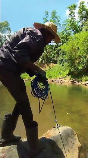 I Tried Magnet Fishing in the River.🧲 #magnetfishing#underwaterfinds