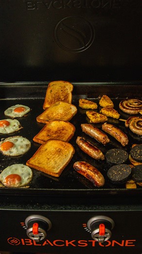 @jamesbrace78 fires up the Blackstone and fills the entire griddle with a proper full English breakfast, from monster Cumberland sausages and crispy hash browns to black pudding, bacon and seasoned tomatoes. Cooked low and slow in butter and rich pork fat, every element is given the time it deserves. - Cook Anything, Anytime, Anywhere. #Recipe #BlackstoneProducts #BlackstoneGriddles #BlackstoneGriddleRecipe #OutdoorCooking #UK