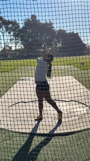 USC Throws on Instagram: "Looking smoother and smoother with 4 turns. Working on good connection from the entry, long left, not pulling the hammer but pushing it on 3 and 4."