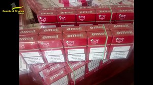 GDF TRENTO: “OPERAZIONE MELITA” STRONCATA DALLE FIAMME GIALLE TRENTINE UNA RETE TRANSNAZIONALE DI CONTRABBANDIERI. Dalle prime luci dell’alba di oggi oltre cento militari delle Fiamme Gialle trentine, col supporto dei reparti territoriali competenti per territorio, stanno effettuando arresti e perquisizioni su tutto il territorio nazionale nei confronti di una agguerrito network, articolato in cinque gruppi interconnessi, composto prevalentemente da soggetti di nazionalità italiana, rumena, mold