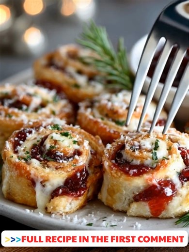 Cranberry ⚡ Roll Ups 🍒 Ingredients: 1 (8 oz) package cream cheese, softened ½ cup dried cranberries, chopped ½ cup chopped green onions 1 cup shredded cheddar cheese ..... Full Recipe in Coʍmеոτ 💬 😝 | The Storybook Of Pixels and Colors