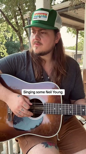 Halito. Singing a little “Mellow my mind” from Neil Young. I’ve been a big fan of Neil’s since I was a kid. “Tonight’s the night” is a record that’s inspired me a lot in the last year. Just goes to show that something doesn’t have to be “perfect” to be perfect. @neilyoungarchives #neilyoung