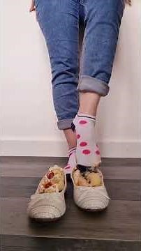 Banana splits - shoe crush/destruction - ASMR
