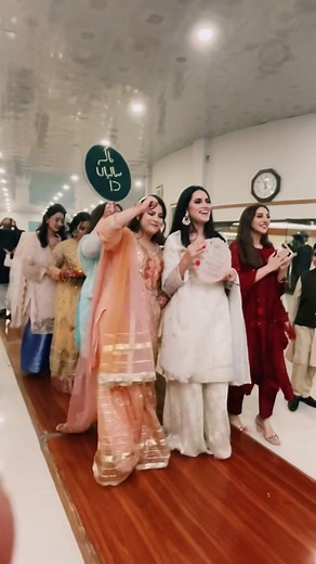 Gang of Bride.. Rockin on..💃 @waseemikphotography | Waseem Ik Photography