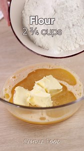 🎄 **Cake in 15 Minutes! The Ultimate Christmas Dessert! 🎂** Get ready to impress your family and friends with this delicious cake that *melts in your mouth*! Here's how you can make it: ✨ **Cake Batter:** 1️⃣ Beat 2 eggs, 1 tbsp vanilla sugar (or 1 tsp vanilla extract), and 1/2 cup sugar until fluffy. 2️⃣ Mix in 1/4 cup sunflower oil and 3 1/2 tbsp softened butter. 3️⃣ Gradually add 2 3/4 cups flour and 2 tsp baking powder. ✨ **Cream Filling:** 1️⃣ Blend 200g peaches in syrup (chopped or puree