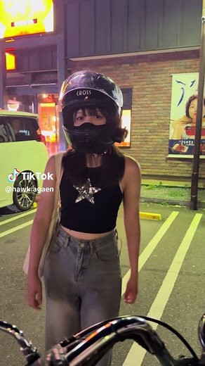 ヘルメットがデカイ彼女#バイク女子 #神奈川ライダー #バイクのある風景 #彼女がいる風景#神奈川バイク #cb400sf #HONDA #fyp