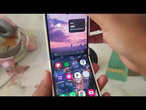 Samsung Galaxy Z Flip 5: How to Enable or Disable the Blur Effect When Adjusting Split View