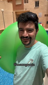 Primer día de piscina . . . . #piscina #humor #fail #caida | Manu Górriz