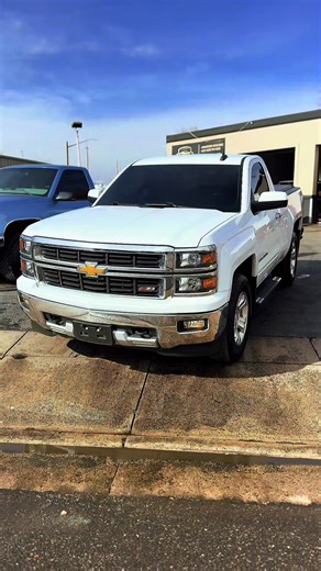 2015 CHEVROLET SILVERADO 4x4 ▪️REGULAR CAB SHORT BED ▪️WHITE ON BLACK ▪️103K MILES - CLEAN TITLE ▪️5.3L V8 ▪️Tinted Windows - New Tires - Bed Cover Price: $27,499 • Financing Available / Trades accepted✔️ CALL OR TEXT - (303) 669 1067 3649 Morrison Rd Denver CO 80219 #cortitasz71 #singlecabshortbed #regularcab #denverco