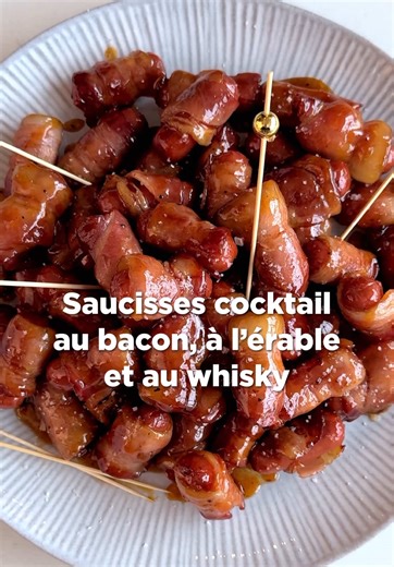 Saucisses cocktail au bacon, à l’érable et au whisky 🤩🥃 Voici votre nouvelle bouchée coup de cœur des Fêtes: des petites saucisses du bacon croustillant une laque érable/whisky = un succès assuré à votre prochain potluck! La recette est disponible dans le magazine de Noël, volume 24, numéro 1 (p. 95), aussi disponible pour les abonnés sur notre site Web. #ricardocuisine #recettenoel #tempsdesfêtes #saucissecocktail #noelrecettes