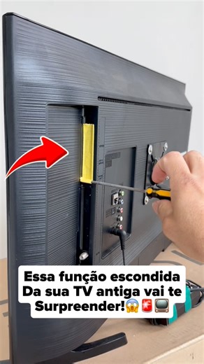 Ninguém nunca te contou pra que serve essa entrada USB atrás da TV! #dicas #celular #tv #smart #smarttv #viral #androidtv | Dicas para truques