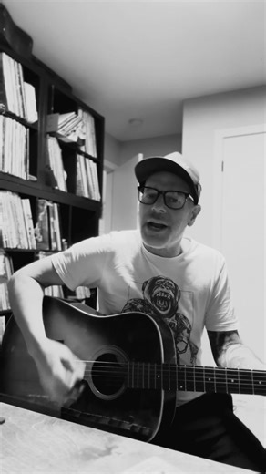 Wednesday morning mashup Sublime and House of Pain What I got is Jump Around ! #sublime #houseofpain #nineties #90ies #jumparound #whatigot #accousticcover #dee #7D6 | 7D6 | Facebook