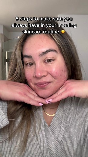 Morning skincare routine for beginners ☀️ #skincare #morningskincareroutine #skincareroutine #skintok #fyp #glowingskin #acne #selflove #selfcare