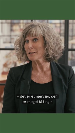 Hvorfor er det så vigtigt, at vi læser for og med børn? 📚 Det spørgsmål giver Forlagschef for Børn & Unge, Lotte Hjortshøj, sit perspektiv på her. Hvad gør I for at få mere læsning ind i en travl hverdag derhjemme? Giv endelig gode råd i kommentarfeltet 💬 | Gyldendal • Family