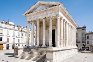 Nimes Travel Guide - Expert Picks for your Vacation