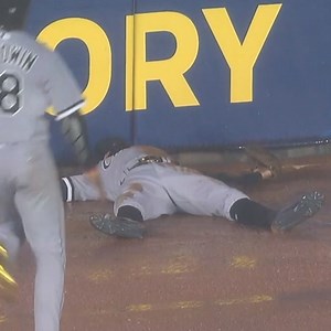 Is this the greatest catch of the season? 😱 #MLB #WhiteSox #Baseball | MLB Europe