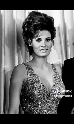 Raquel Welch. #raquelwelch #cinema #actress #40s #50s #60s #70s #foryoupage #fy #fyp #clássicas #movie #film #oldhollywood