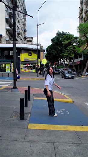 Escuela Nacional de Cine on Instagram: "¿Ya te inscribiste a la convocatoria del VI Festival de Cortometrajes ENC? 🎞️ Inscripción: Del 1 de agosto al 5 de septiembre de 2025. 📢 Anuncio de seleccionados: Octubre de 2025. 📆 Proyecciones y festival: Noviembre de 2025. ¿Quieres participar? 📎 Reglamento e inscripción en el link de nuestra descripción. 🏃🏻‍♀️ @m2b_cine #ENCvenezuela"