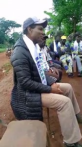 Mon petit Serges Branko Nana Nana donnant des conseils lors de l'installation d'une unité par le Communal de Bangangte Joël Achille Ngabet. | Combattant Fotso