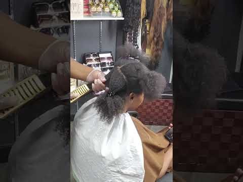 How to Detangle Natural Hair Without Damage