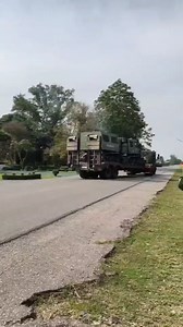 รถ ExtremV หรือพูดง่าย ๆ ก็คือรถ Bronco เวอร์ชั่นพลเรือนของกรมการทหารช่าง กองทัพบก ถูกส่งลงไปสนับสนุนการช่วยเหลือ #น้ำท่วมหาดใหญ่ 1 คัน โดยตัวรถสามารถลงน้ำและลอยในน้ำได้ครับ | thaiarmedforce.com