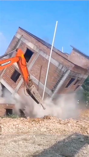 See how this old building was demolished #demolition #destruction #construction #trending