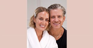 The secret to party-perfect makeup? It’s all in the skin prep. Join Chief Makeup Artist John as he talks us through his go-to skincare routine for a lit-from-within look. John uses: ✨ Plump Up Peptide⁺ HA Serum ✨ Bounce Back Intense Peptide Moisturiser ✨ Take Back Time Miniprotein™ Eye Treatment ✨ The Right Light highlighter in Candlelight Shop skincare https://trinny.co/skin-prep | Trinny London