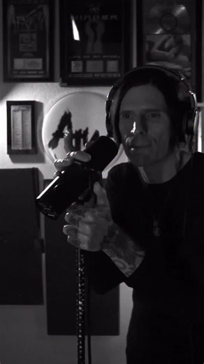 This one hit me hard. A small tribute to one of the greatest to ever do it. I was so grateful to tour with @3doorsdown quite a bit in my career and I’m not sure if Brad ever knew how much he inspired me. Maybe he will now. This version is not coming out and I’m not redoing this beautiful song. This is just a tribute to a Legend gone too soon. Thank you 🙏🏼 for these amazing songs that will inspire and heal people forever. 💔🖤 🎹 🥁 🎸 @brennin 🎥 @whatevrletters #3doorsdown #tribute #herewitho