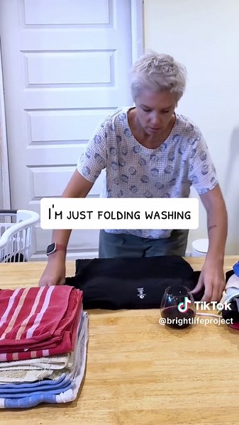How to fold washing the proper way. Well, this is what makes sense to me #mother #perimenopause #menopause @BrightLifeProject