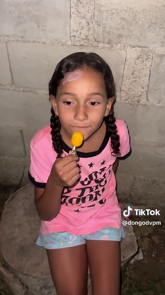Regalando dulces #niños #dulces #broma #venezuela #venezuela🇻🇪 | regalando dulces a niños de la calle